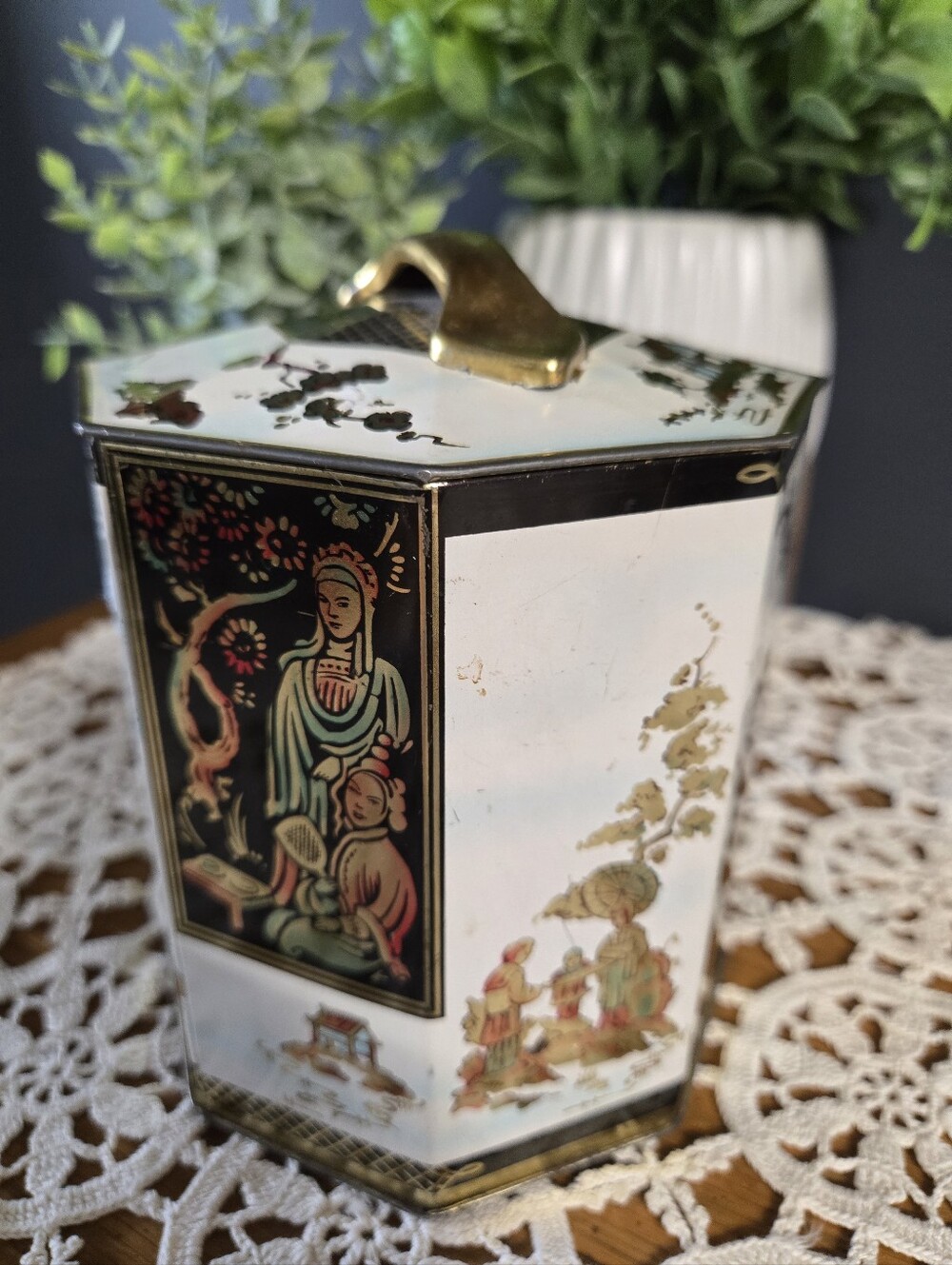 Peek Frean English Biscuit Tin